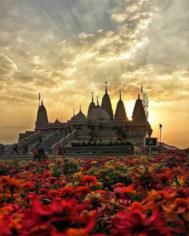 “Adobe Of God” Swaminarayan Temple {Akshardham}🛕